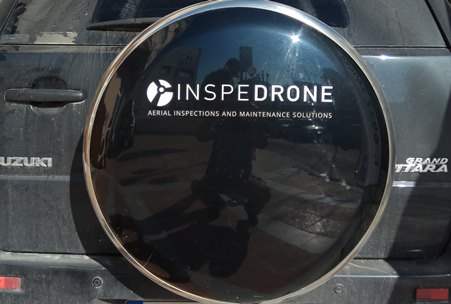 Διαφημιστικά αυτοκόλλητα αυτοκινήτου για την εταιρεία INSPEDRONE