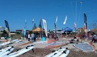 feather_beach_flags_windsurfing3